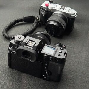 Fujifilm X-M5 Mirrorless Camera - Black and Silver